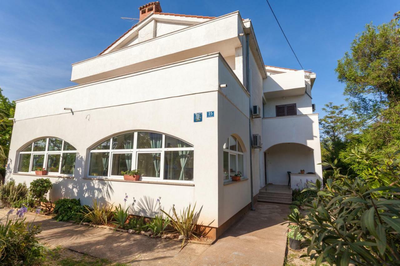 Apartment Egon Malinska Exterior photo